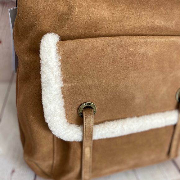 ✨✨ Host Pick ✨✨UGG® Heritage Hobo - Picture 4 of 14